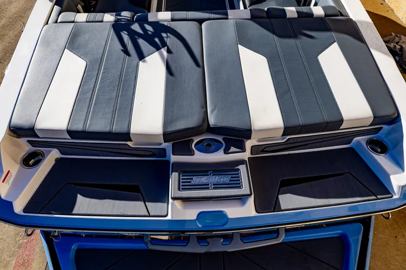2024 MALIBU 21 LX Icon