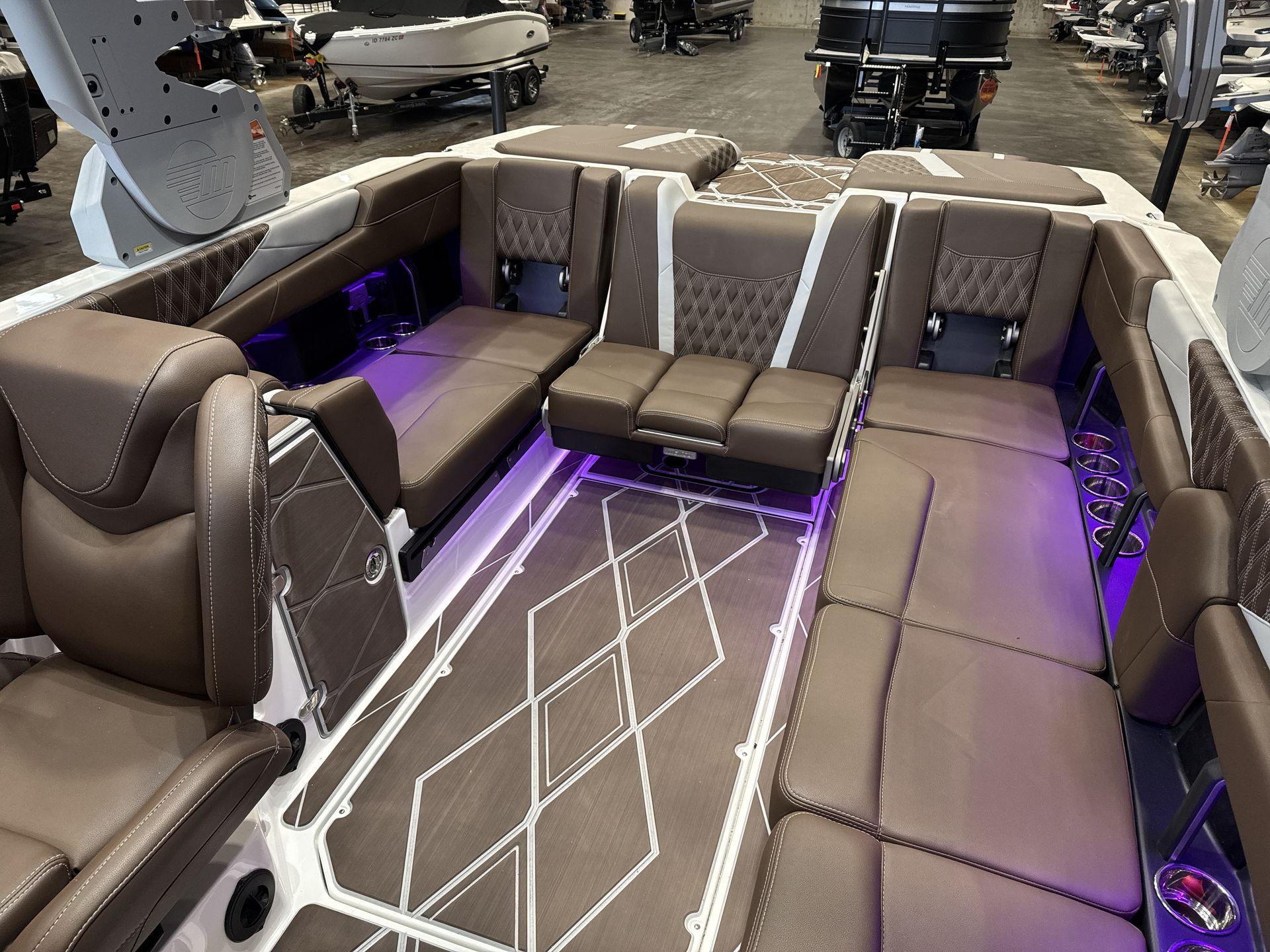 2025 Malibu M242