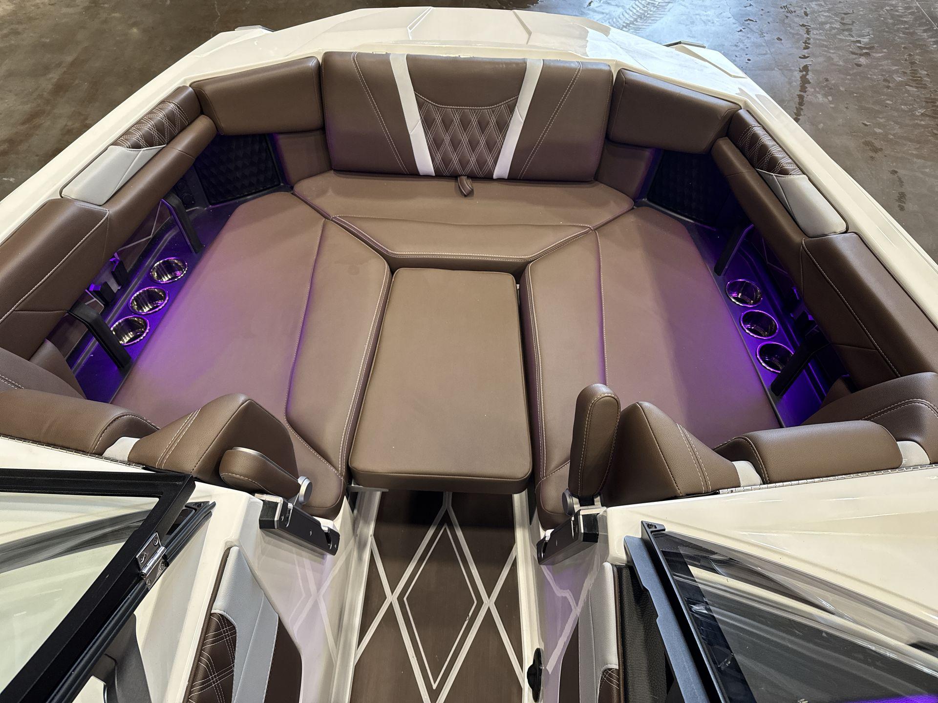 2025 Malibu M242