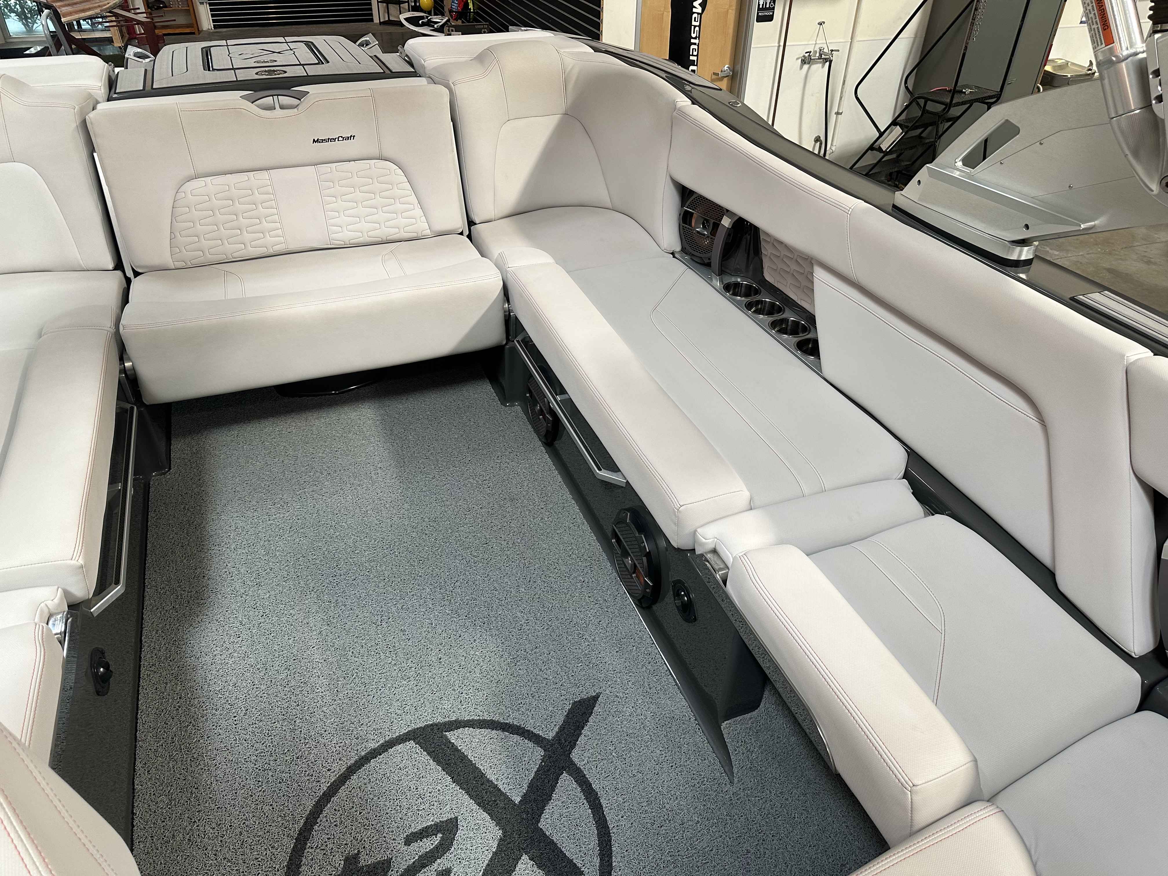 2021 MasterCraft X24
