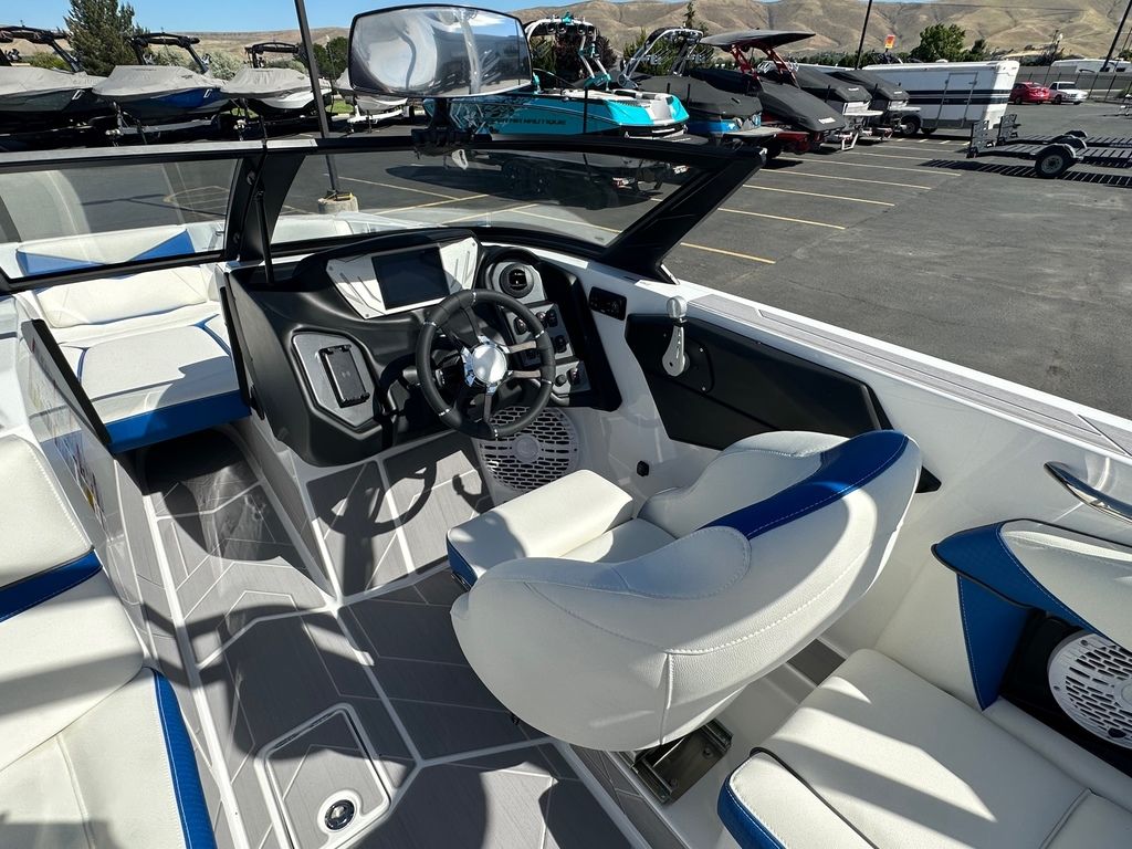 2024 Supreme Boats S220