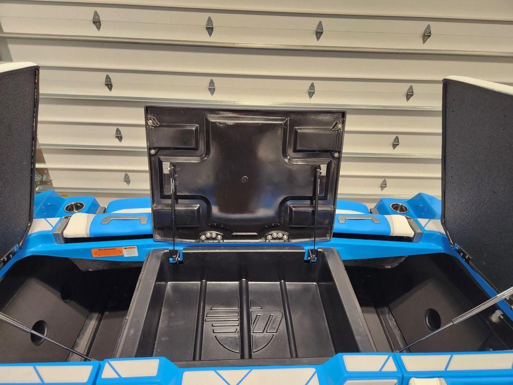 2023 malibu boats 26-LSV