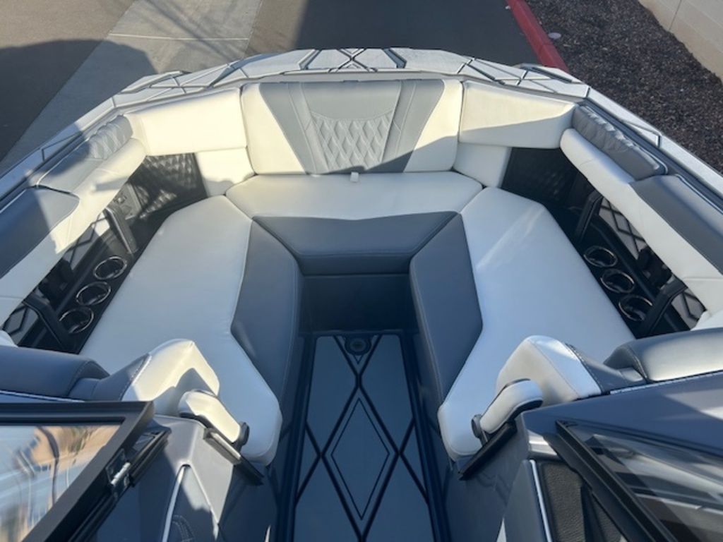 2025 Malibu Boats M230