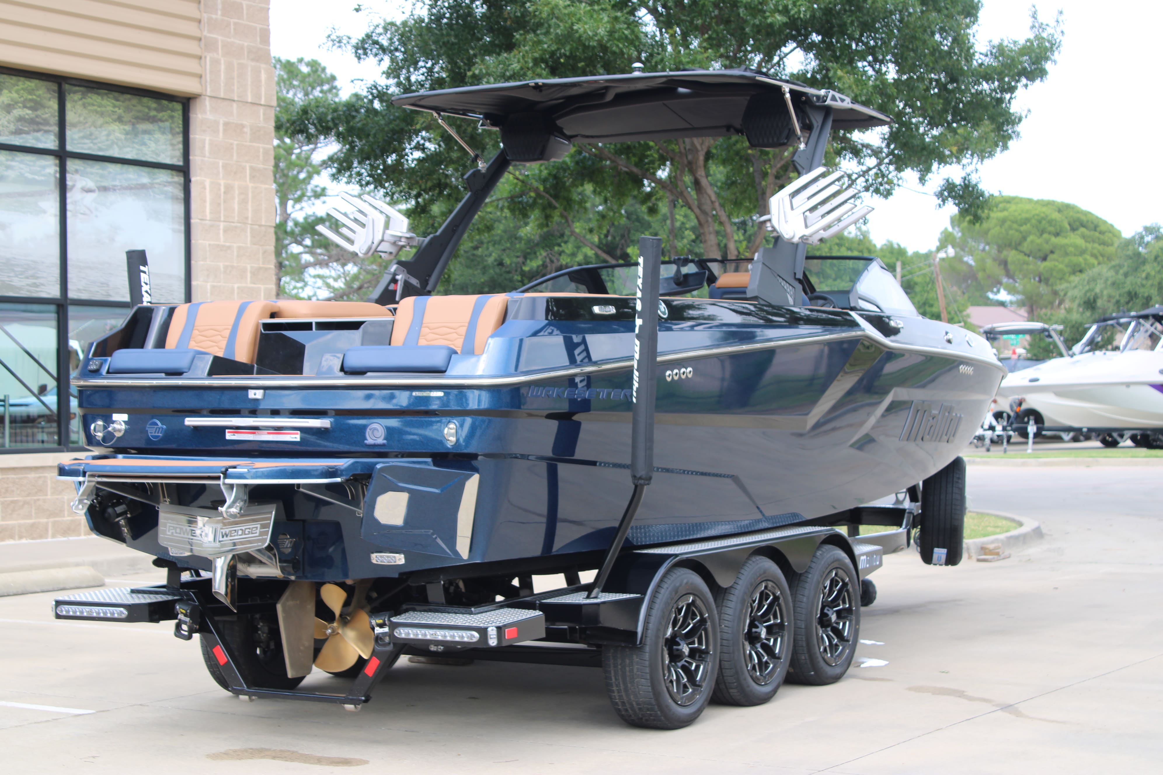 2025 Malibu 24 MXZ