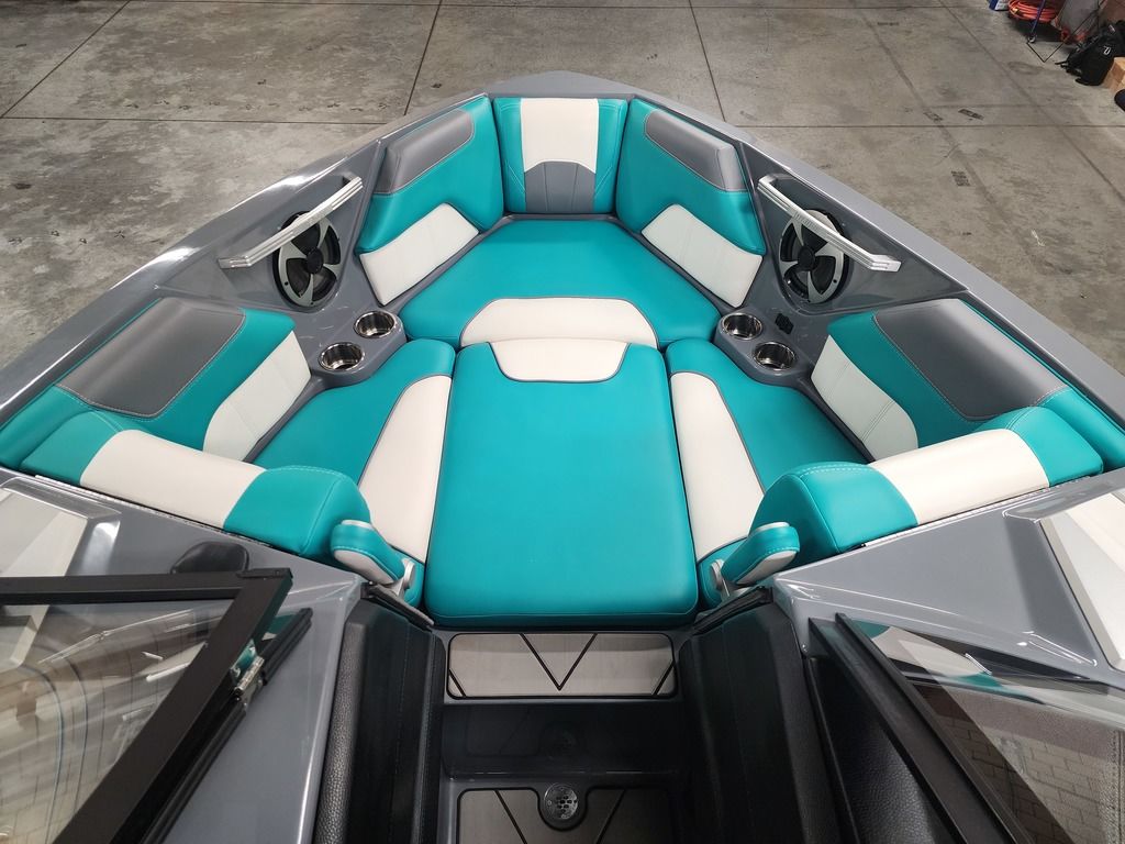 2019 Malibu Boats 25 LSV