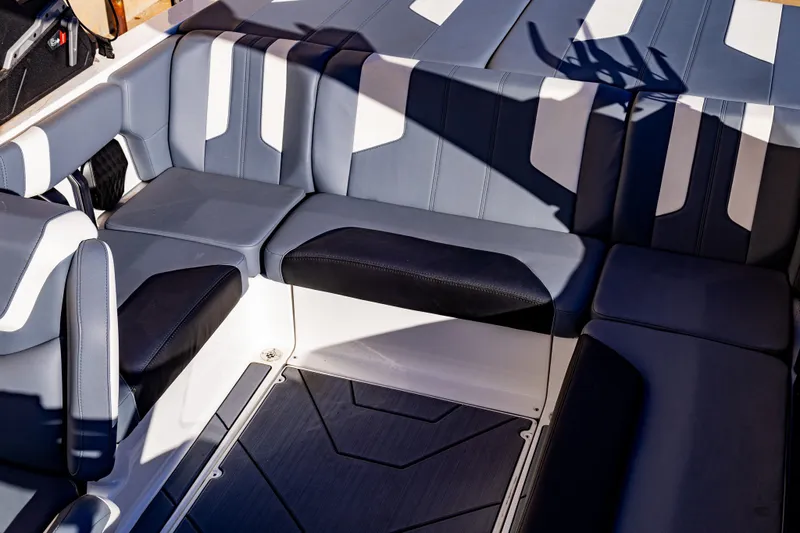 2024 MALIBU 21 LX Icon