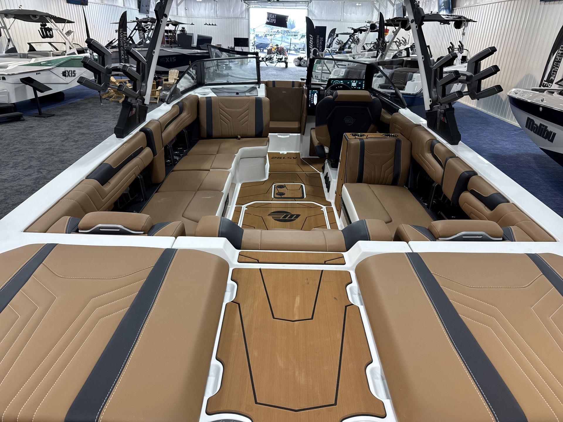 2025 Malibu 25 LSV