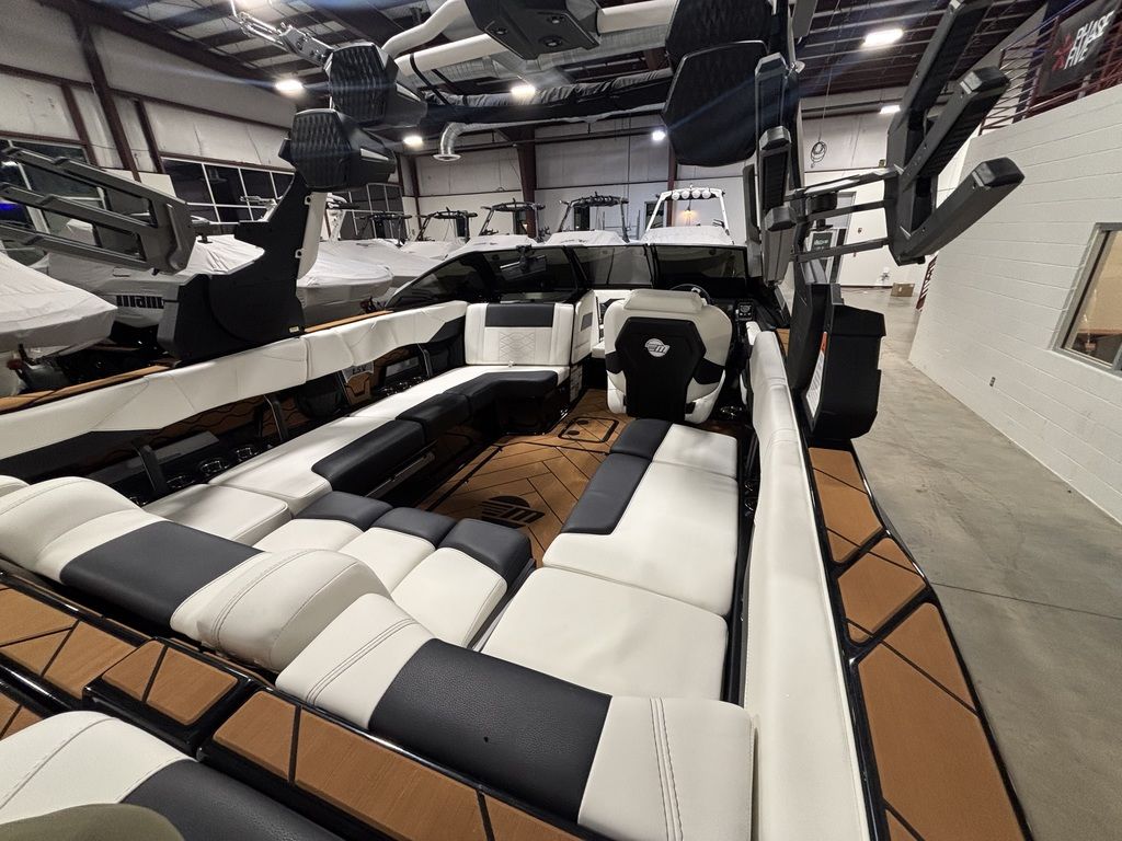 2025 Malibu Boats 23 LSV