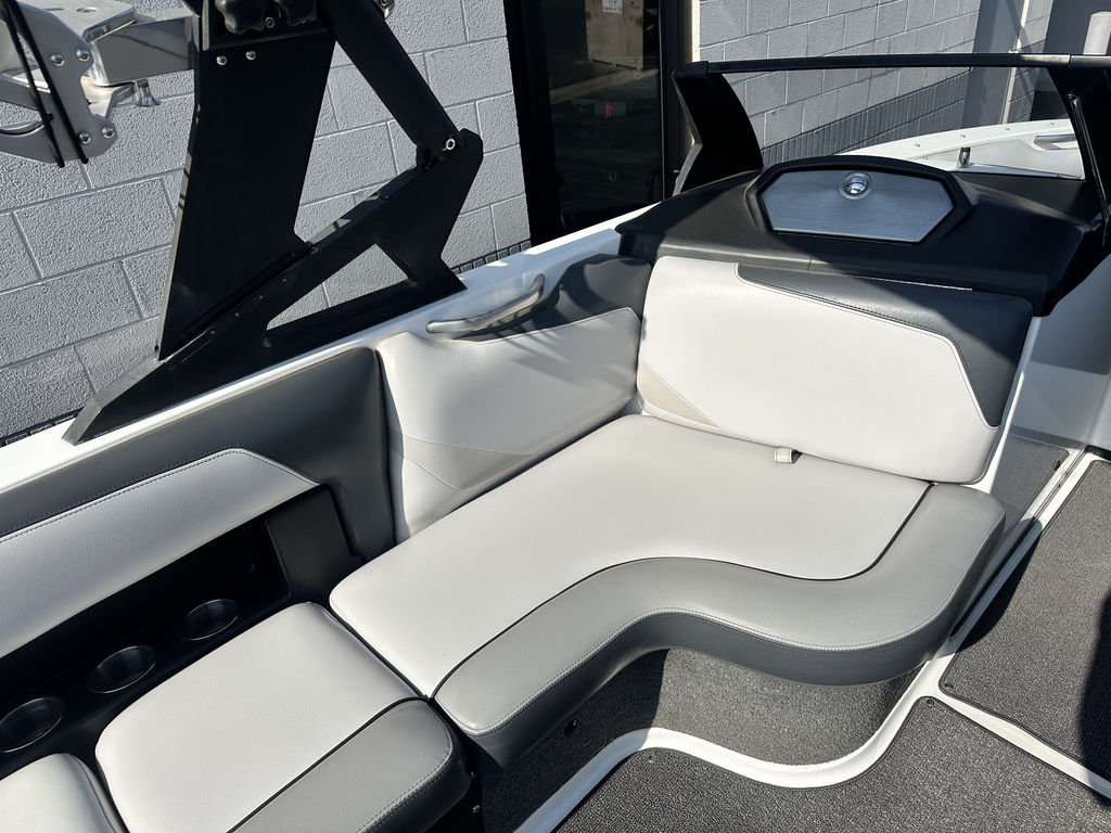 2015 Axis Wake Research T22