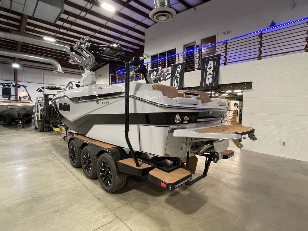 2025 Malibu Boats M230