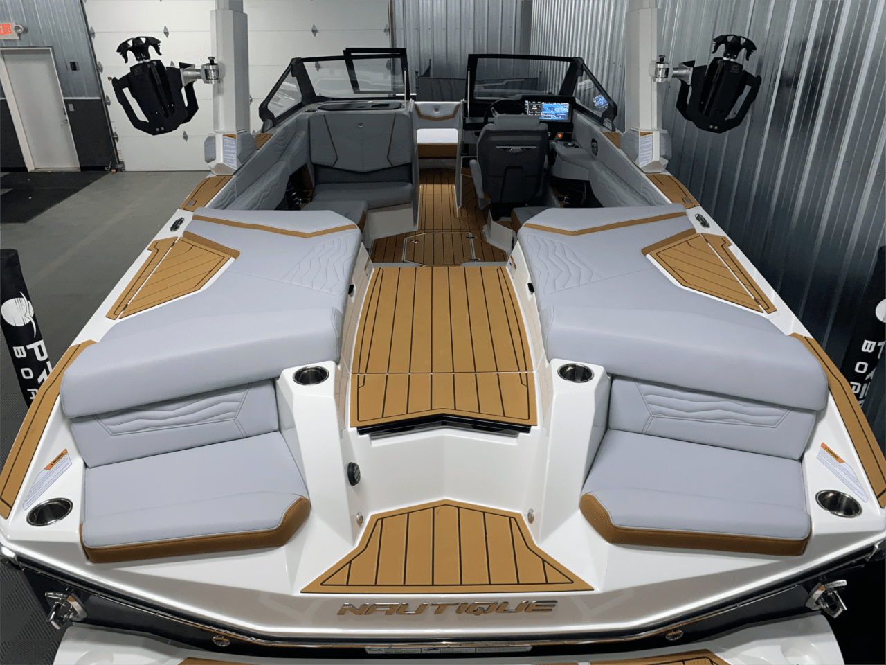 2025 Nautique G23