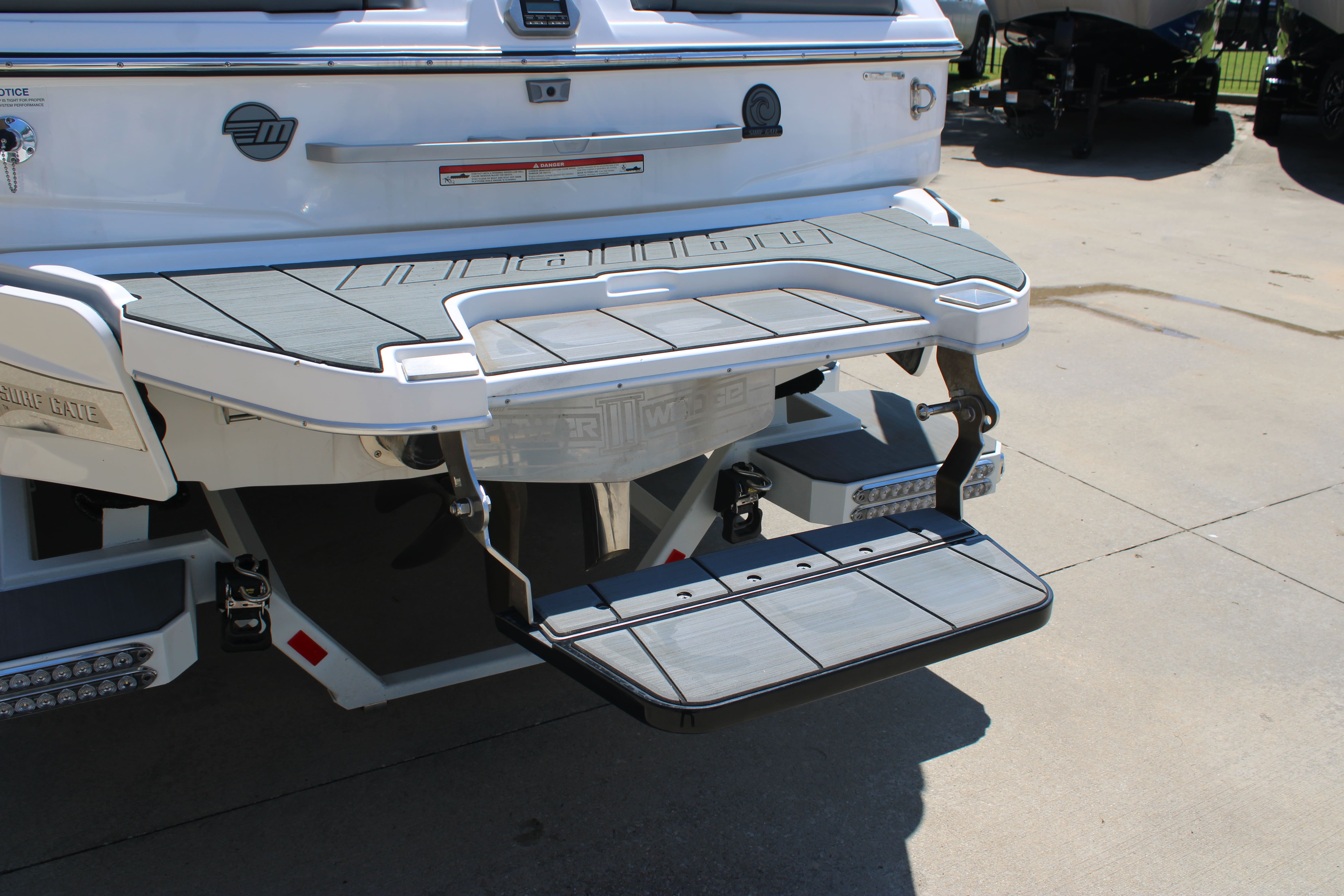 2022 Malibu 23 LSV