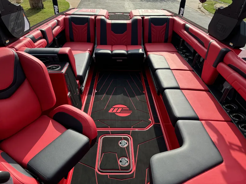 2025 Malibu 25 LSV