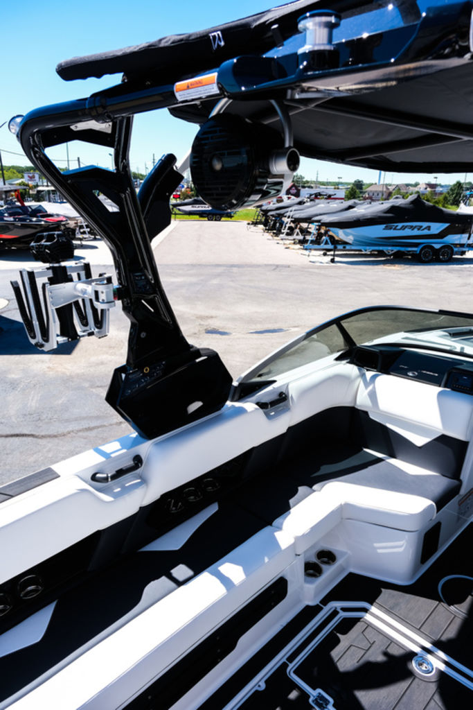 2025 MOOMBA MAKAI