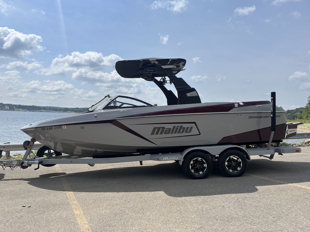2018 Malibu Boats 23 LSV Icon