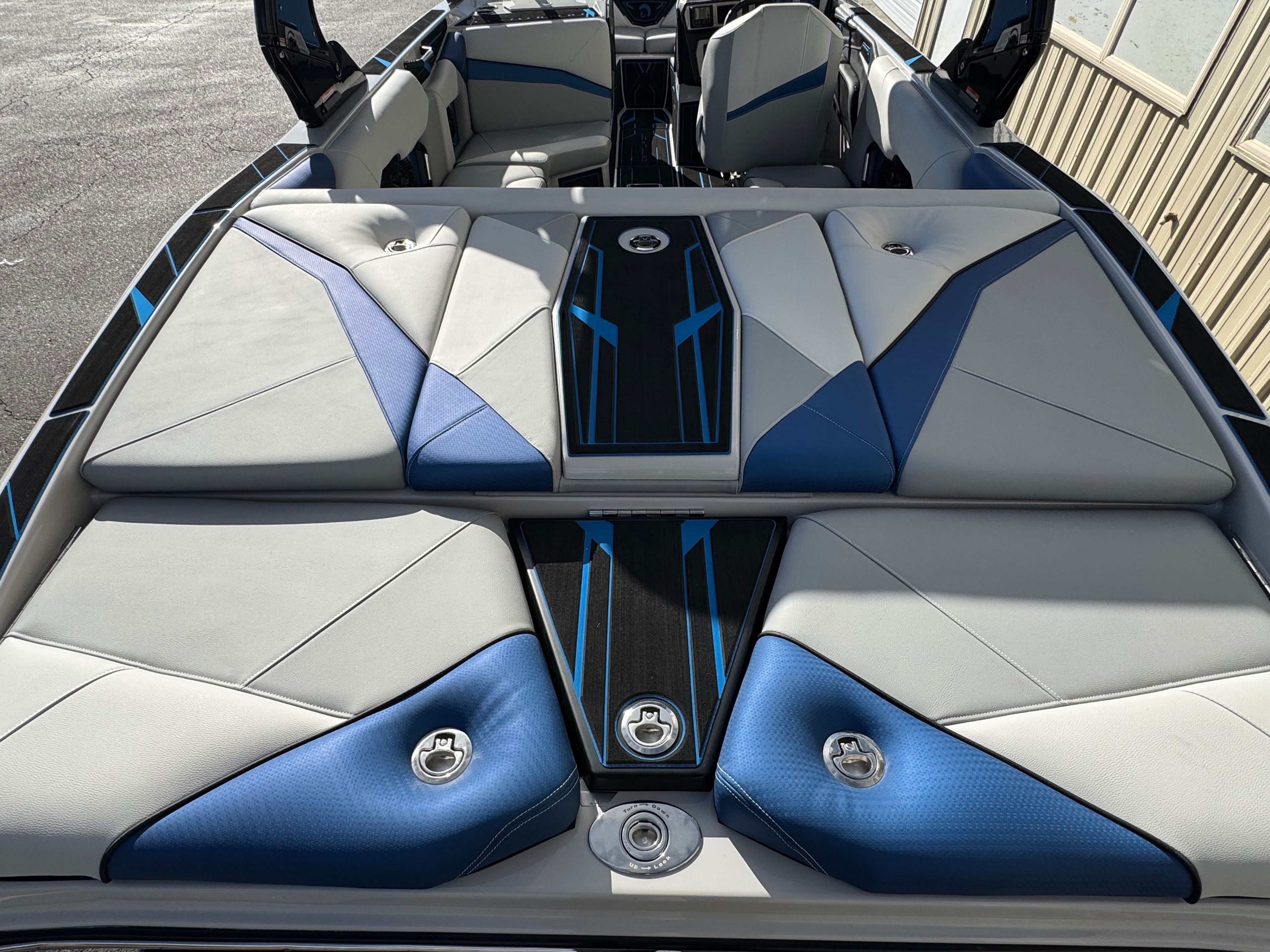 2025 Centurion NV233