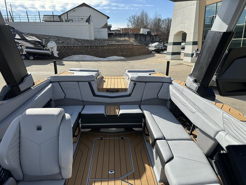 2025 Nautique G23