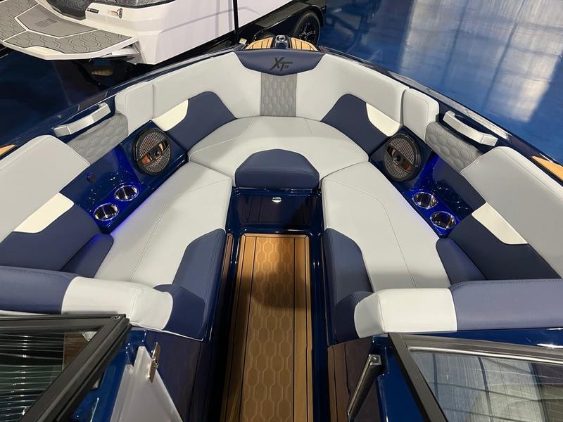 New 2024 MasterCraft XT23
