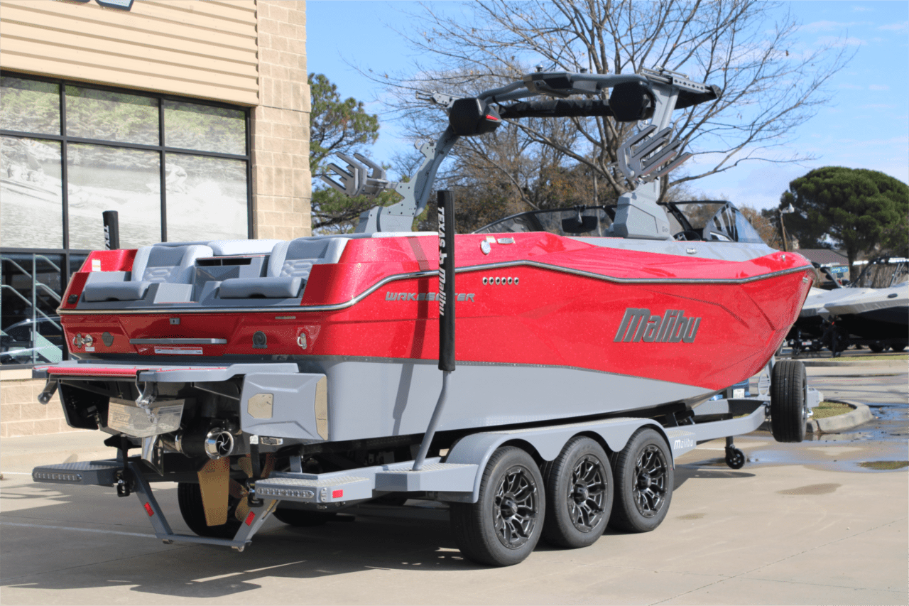 2025 Malibu 26 LSV