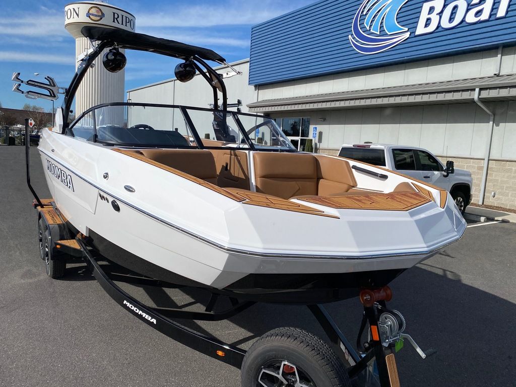 2025 MOOMBA TYKON