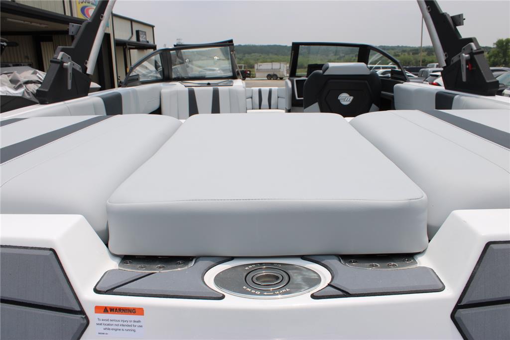 2023 Malibu 22 LSV