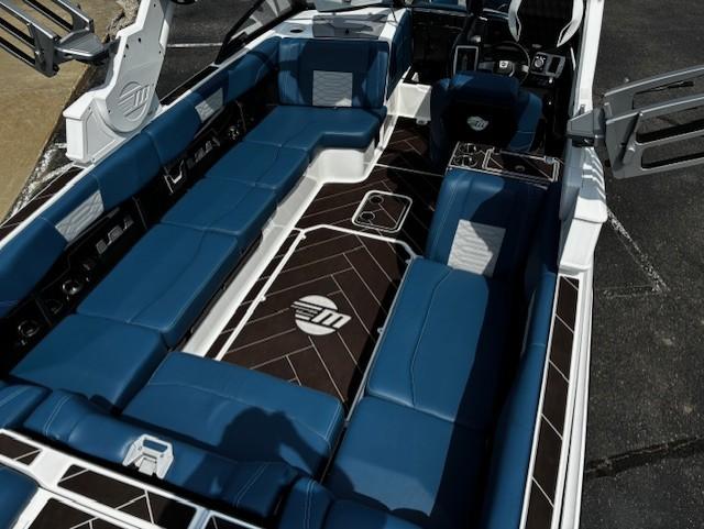 2022 Malibu 25 LSV – LT4, GX Tower, Thruster *Flash Sale*