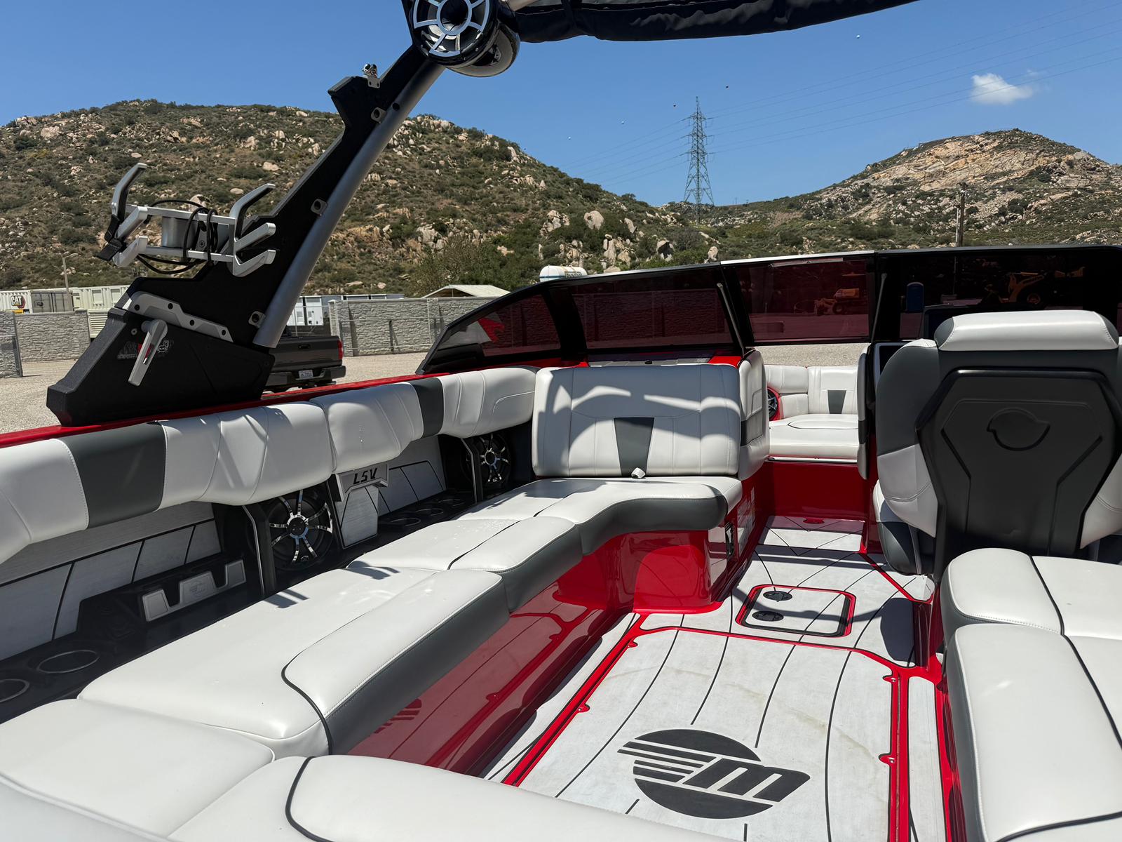 Malibu 23 LSV Wakesetter