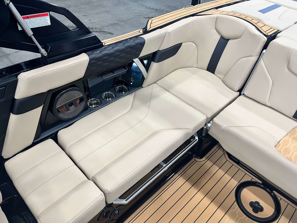 2024 MasterCraft XT22