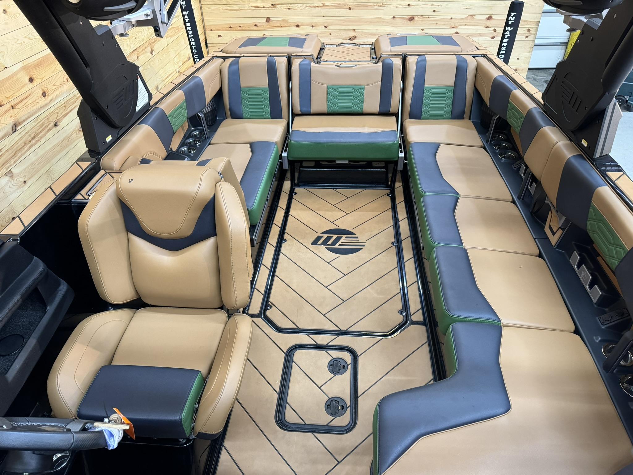 2023 Malibu 25 LSV **LOADED w/ ONLY 50 HOURS**