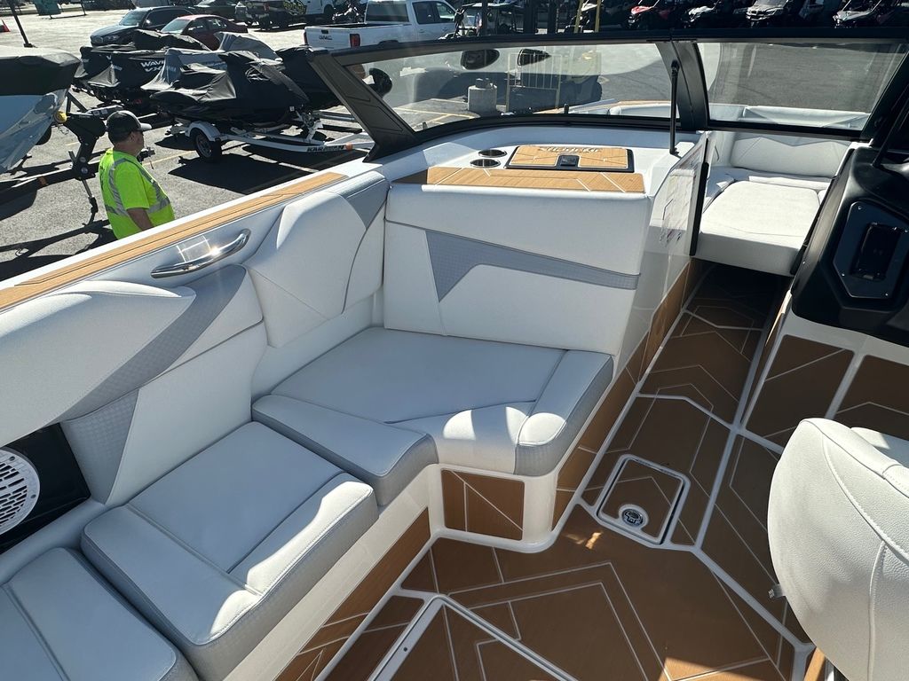 2024 Supreme Boats S240