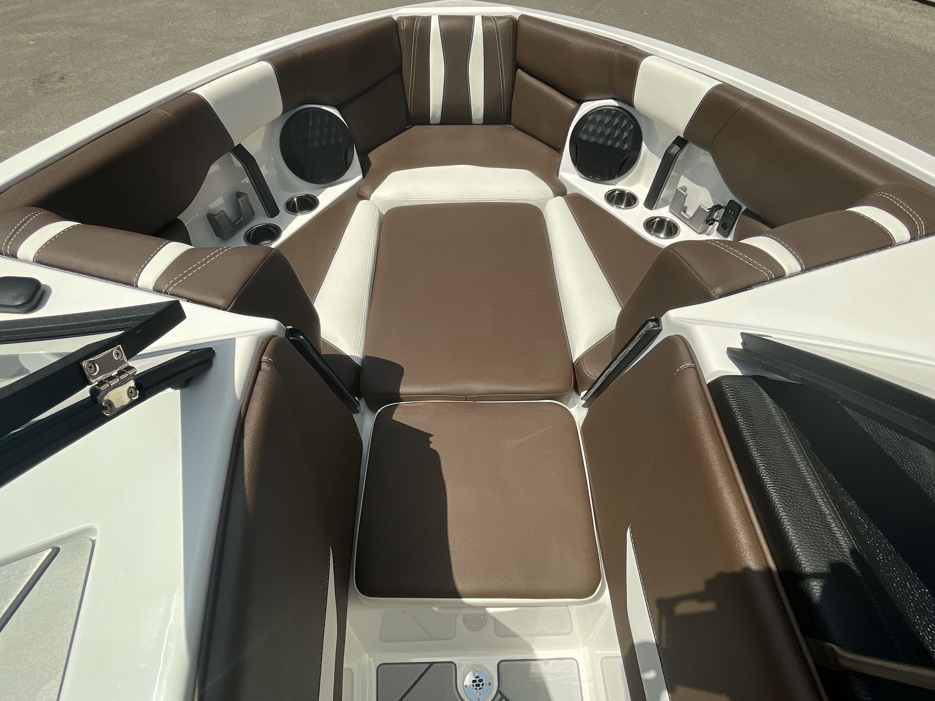 2024 Malibu 22 LSV