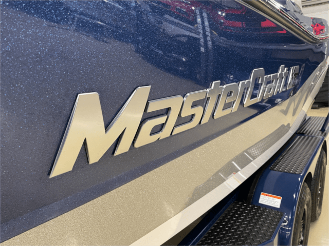 2018 MASTERCRAFT XT21 – ONLY 38 HOURS!