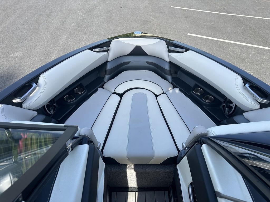 2017 Malibu Boats 23 LSV