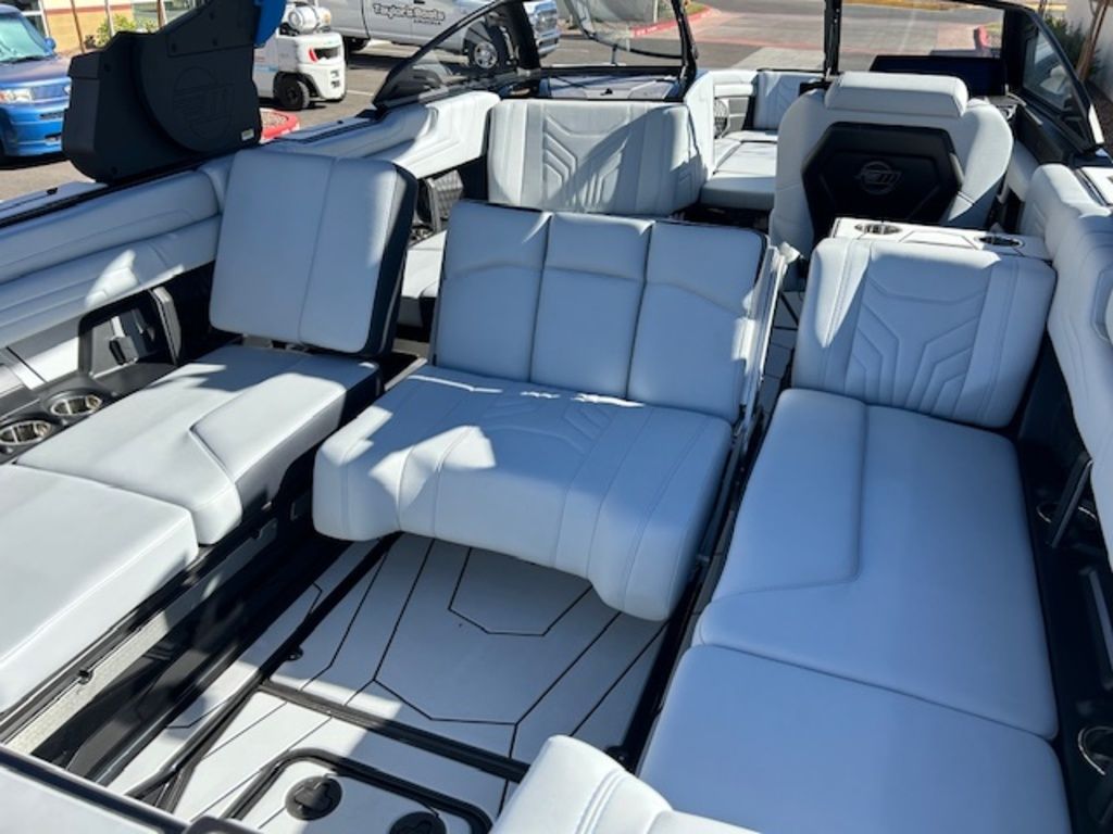 2025 Malibu Boats 25 LSV