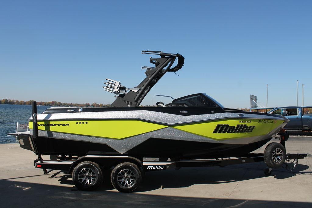 2023 Malibu 22 LSV