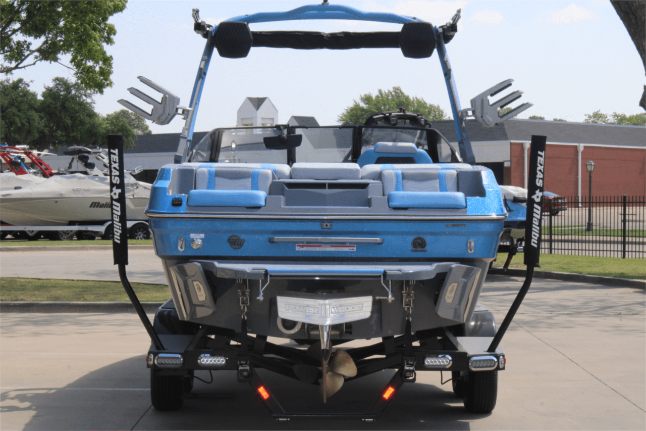 2025 Malibu 22 MXZ Icon