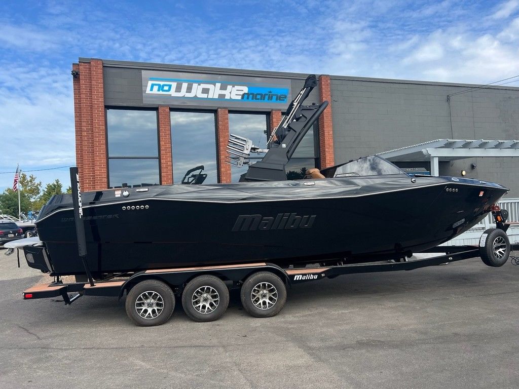 2023 Malibu Boats 26 LSV