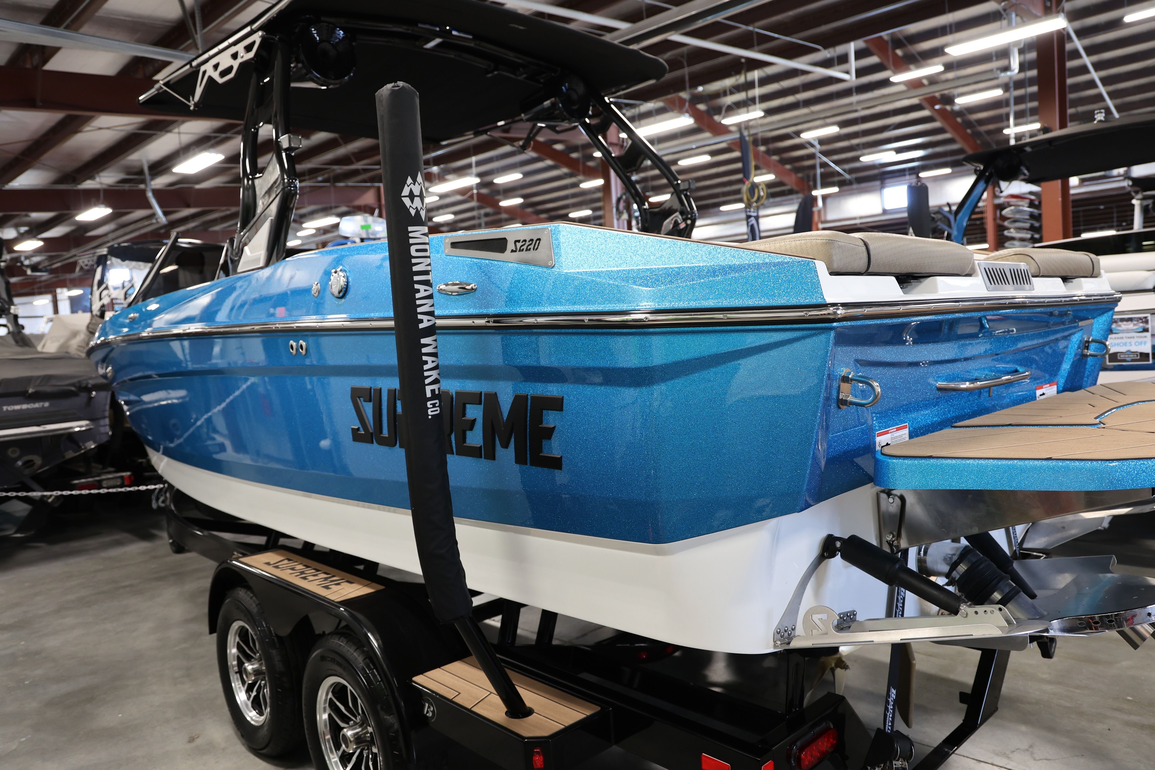 2025 Supreme Boats S220 Icon