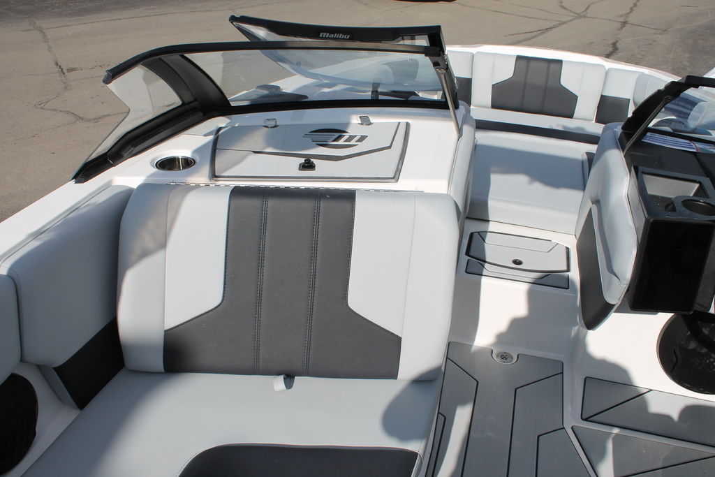 2025 Malibu Boats 21 LX