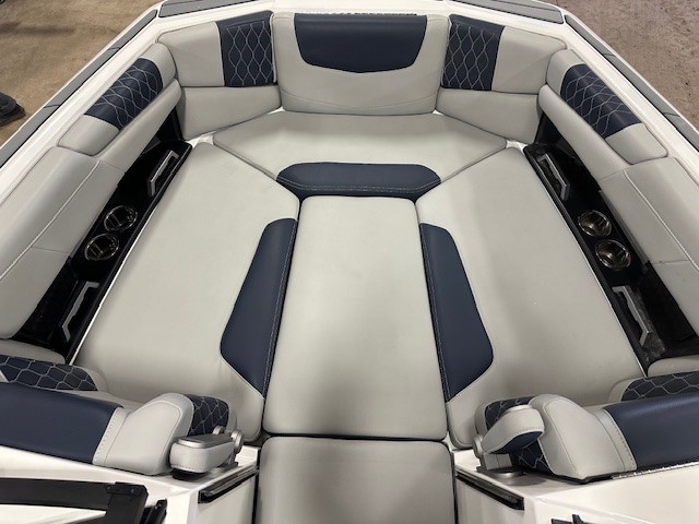 2022 Malibu M220 -LT4, GX Power Tower, Thruster