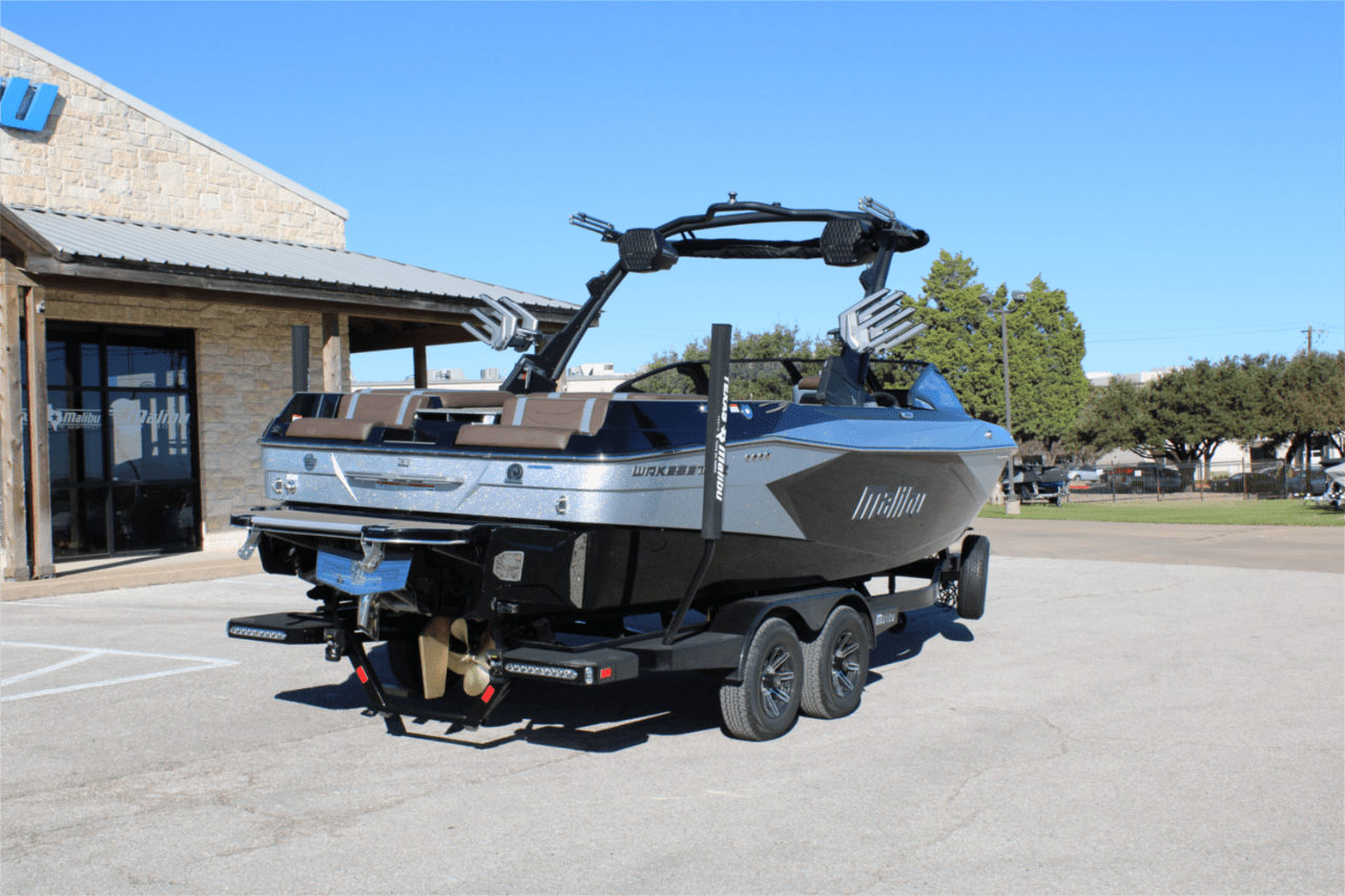 2025 Malibu 23 LSV