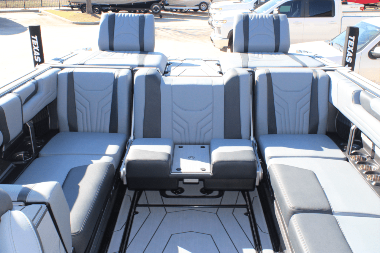 2025 Malibu 25 LSV