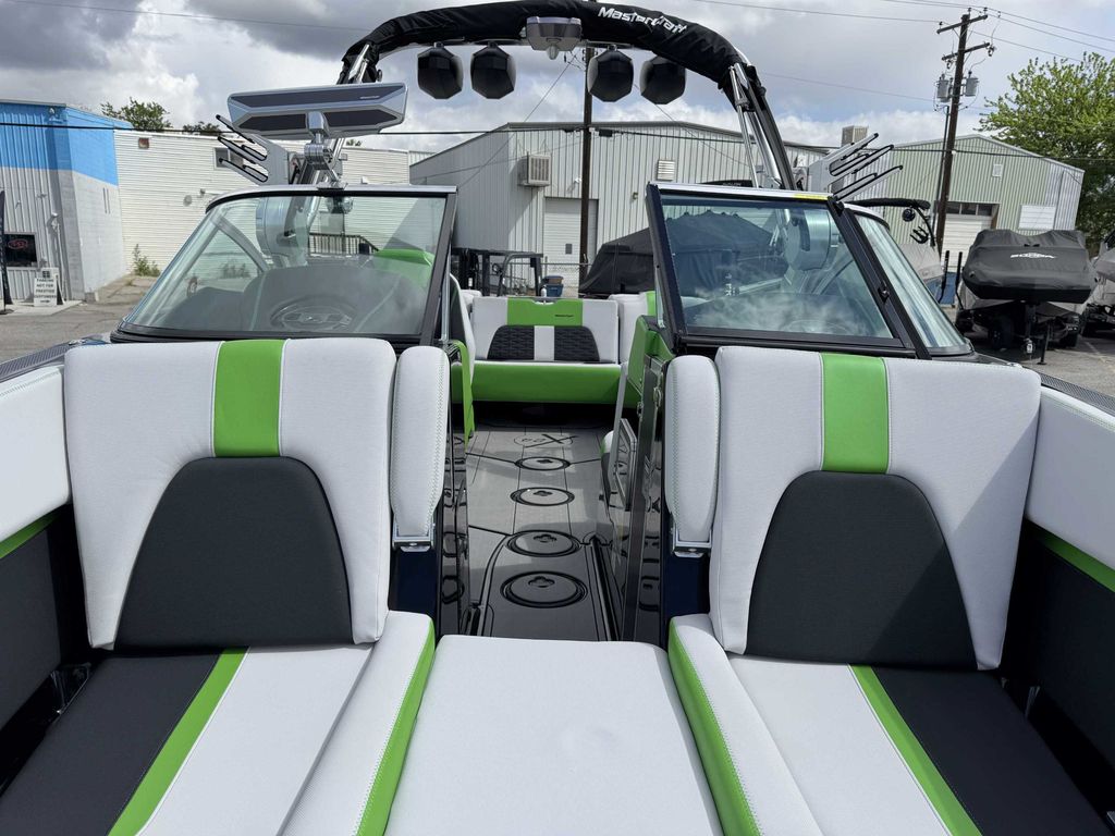 2021 MasterCraft X24
