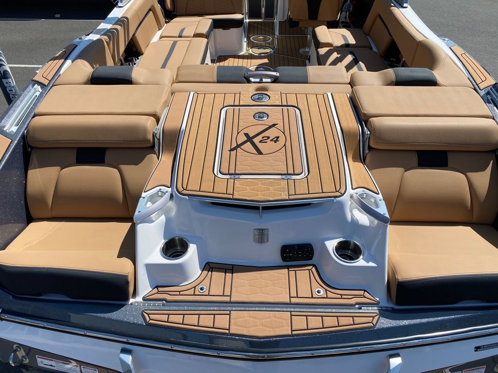 2021 MasterCraft X24