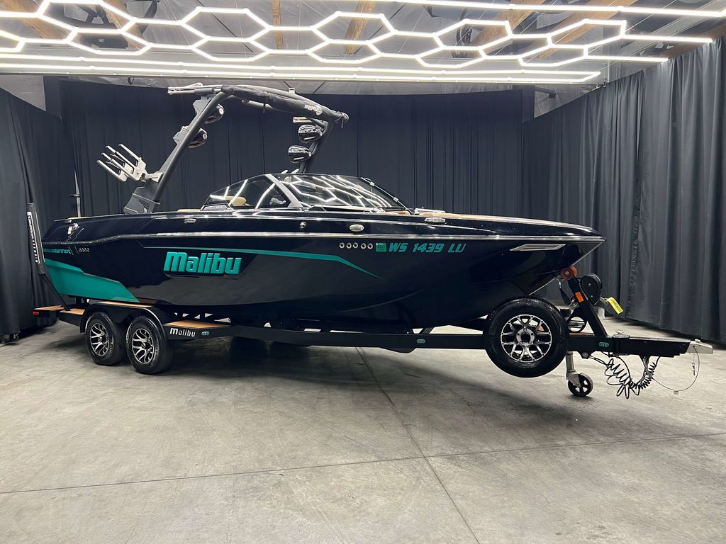 2021 Malibu Boats LSV