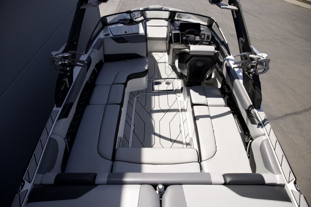 2020 Malibu Boats 23 LSV