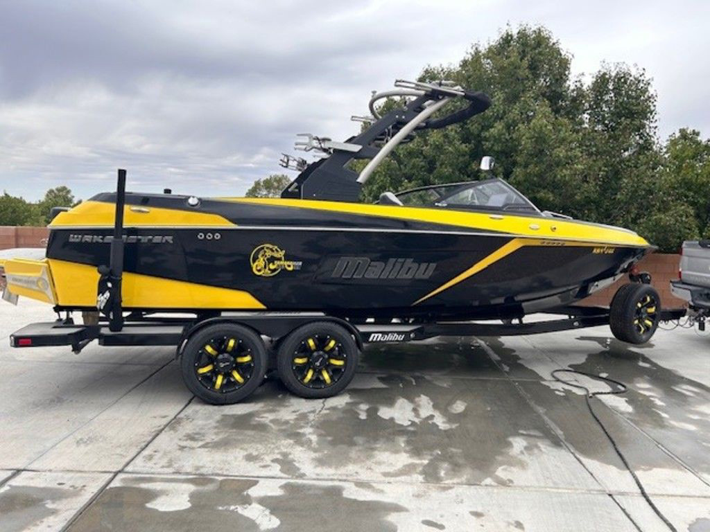 2018 Malibu Boats 23 LSV