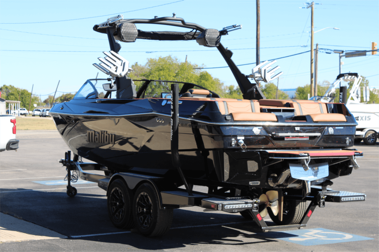 2025 Malibu 23 LSV