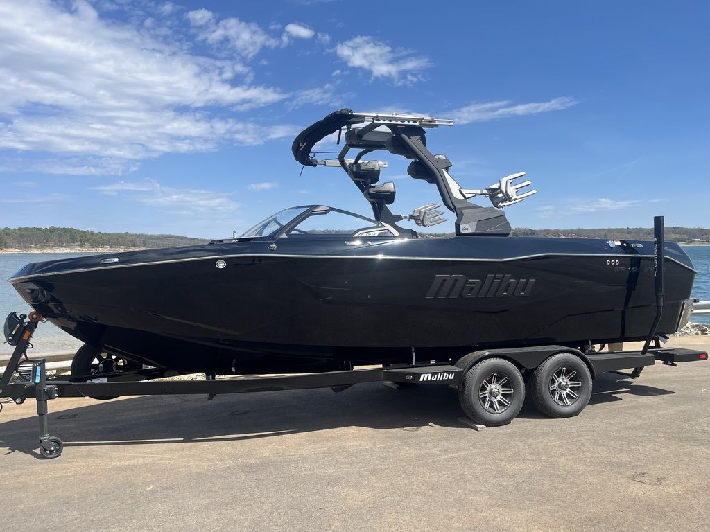 2025 Malibu Boats 25 LSV