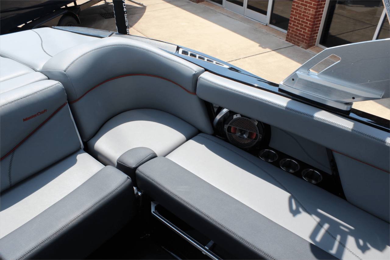 2020 MasterCraft XT22 – Excellent Condition!